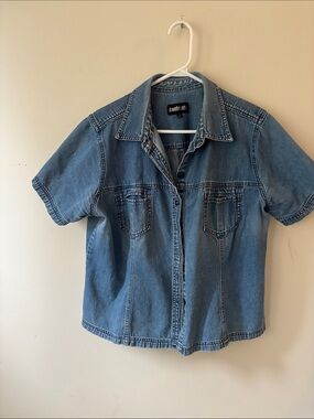Contrast Short-Sleeve Denim Button-Down Shirt in Light Blue